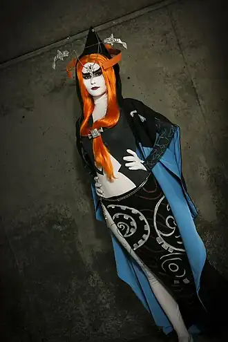 Косплеер в образе Мидны(в человеческом облике)