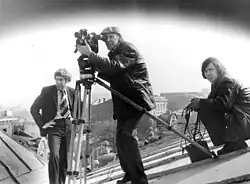 Виталий Анохин. Слева — режиссёр Юрий Калугин, справа — ассистент кинооператора Владимир Чайкин