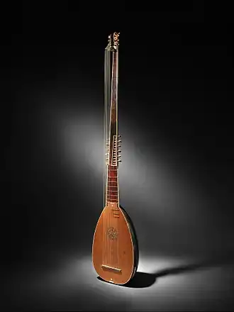 Басовая архилютня 1725 года, мастер Давид Техлер[англ.]