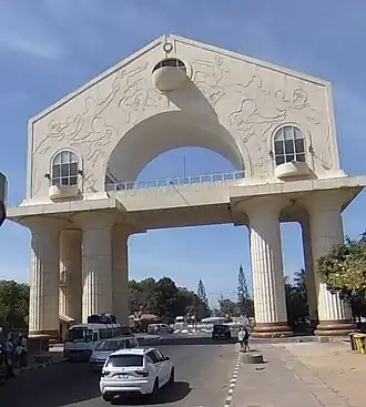 Монумент в честь гос. переворота «Арка 22». Банжул, Гамбия