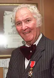 Арне Арнардо с орденом Святого Олафа (1988 год)