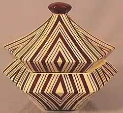 Керамическая шкатулка. Пражская «Артель». Ок. 1920