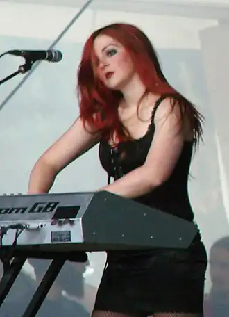 Эшли Эллиллон (2009 год)