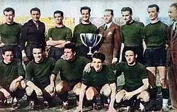 Ди Дженнаро (стоя, третий слева) с Кубком Италии (1941 год)