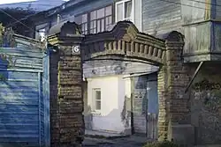 Дореволюционное здание недалеко от рынка