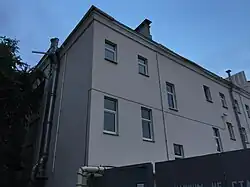 Вид на здание ТЮЗа с улицы Бурова (со стороны двора по отношению к основному фасаду)