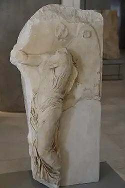 Ника, несущая трофей