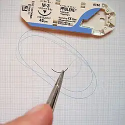 Атравматическая хирургическая игла с обжатой полипропиленовая нитью