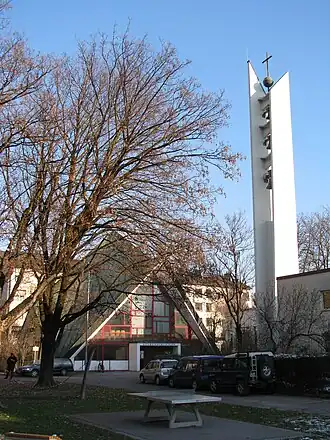 Вид на церковь с запада