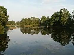 Пруд на реке в Пастенде летом 2011 года.