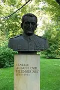 Бюст Августа Эмиля Фильдорфа (установлен 11 ноября 2007 года)