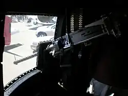 12,7-мм пулемёт Browning AN/M2 бортового стрелка на бомбардировщике North American B-25J; выставка техники Pacific Coast Dream Machines в аэропорту «Хаф-Мун-Бэй» (Сан-Матео), 2008 год.