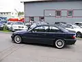 Вид сбоку на Alpina B3 3.0 Coupé (1993—1996)