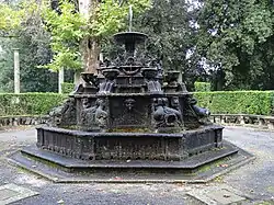 Фонтан дельфинов