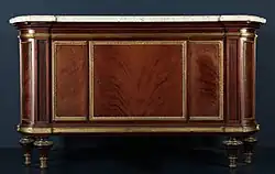 Дрессуар (посудный шкаф). 1780-е гг. Дуб, красное дерево, бронза, золочение. Национальный музей изящных искусств, Буэнос-Айрес