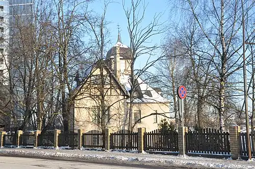 Здание бывшего яхт-клуба (дом № 7)