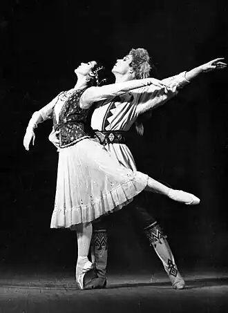 Ф. Саттаров в роли - Юмагул, Г. Сулейманова в роли Зайтунгул. Балет "Журавлиная песня" Степанова