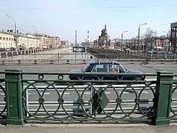 Перила моста (видна проезжая часть Митрофаньевского моста)