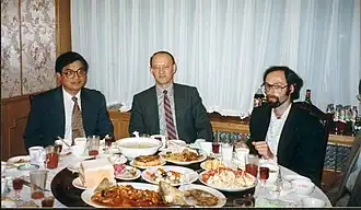 Курганов Б. И. (в центре) во время визита в Пекин, 1997 год