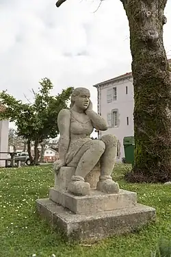 Статуя в парке