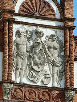 Фрагмент украшений фасада