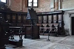 Кресла хора