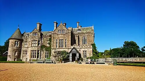 Главный фасад замка