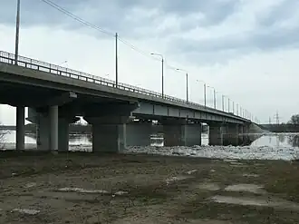 Вид с севера, с левого берега Мсты