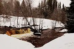 Водопад на реке Белая у деревни Новоселицы
