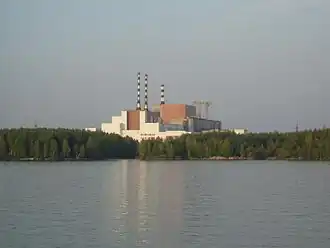 Белоярская АЭС (на ней впервые в мире появился энергоблок промышленного масштаба на быстрых нейтронах)