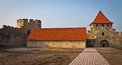 Внутри крепостной цитадели