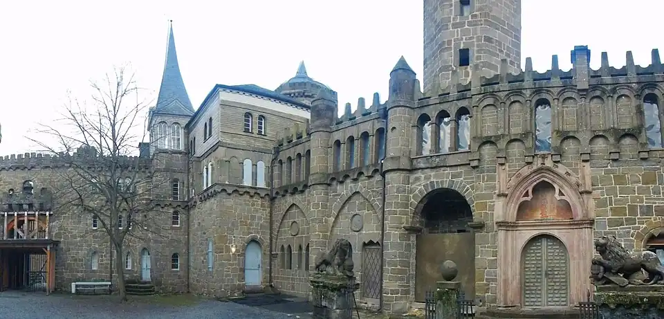 Внутренний двор замка