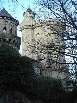 Восстановленный бергфрид замка