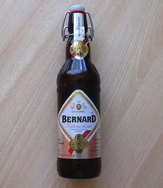 Бутылка пива Bernard Sváteční ležák