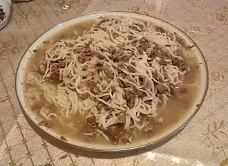 Бешбармак - блюдо из мелко накрошенного мяса с лапшой
