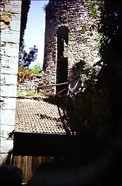 Внутри замка