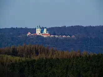 Холм Сребрна-Гура с видом монастыря камедулов