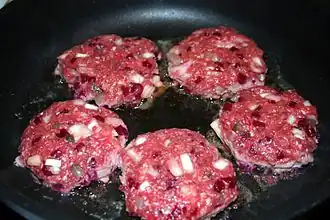 Бифштекс Линдстрём жаренный в сковороде