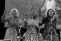 I Threes на выступлении в Дублине, 1980 год
