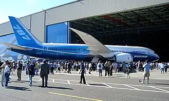 Выкатка нового самолёта Boeing 787.