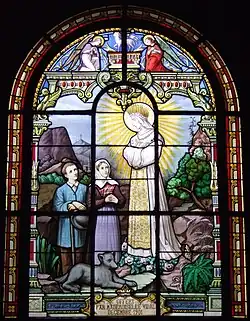 Один из витражей в церкви.