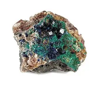 Болеит в ассоциации с паратакамитом и англезитом