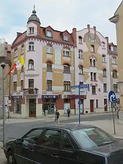 Красивый старинный дом