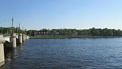 Набережная реки Большой Невки возле Ушаковского моста. Вид с Приморского проспекта