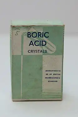 Пачка борной кислоты в лекарственной форме из сундука корабельного врача начала XX века, поднятая с затонувшего траулера