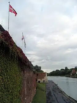 Остатки укреплений на берегу Эско