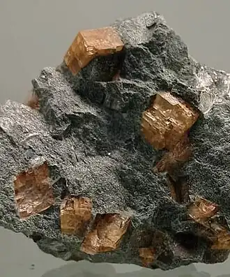 Брейнерит (музейный образец)