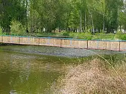 пруд на реке в Бахмачском парке культуры и отдыха