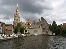 Госпиталь Святого Иоанна и башня  церкви Богоматери