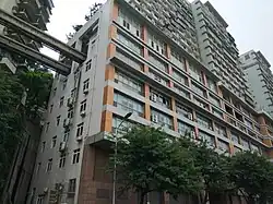 Станция Лицзиба[англ.] внутри жилого 19-этажного дома (линия 2)